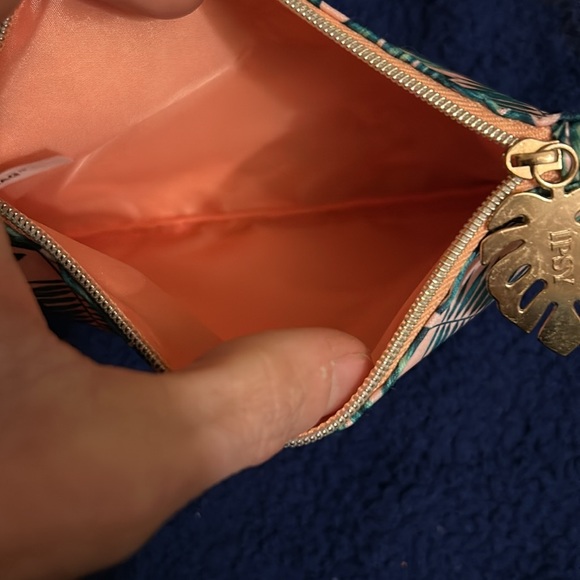 3 Ipsy mini makeup bags three one pink w daisies one  pink w ferns 5” 7”. - Picture 9 of 10